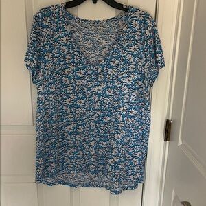 Lilly Pulitzer Blue and White Floral Scoop Neck Short Sleeve Top